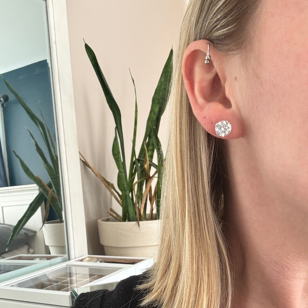 Solitair Sterling Silver Earrings - Picture 4 of 7